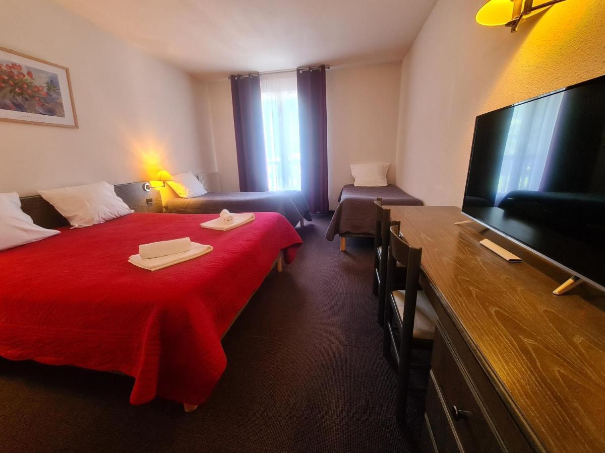 Hotel Le Montaigu ลูซ-แซ็ง-โซเวอร์ ภายนอก รูปภาพ