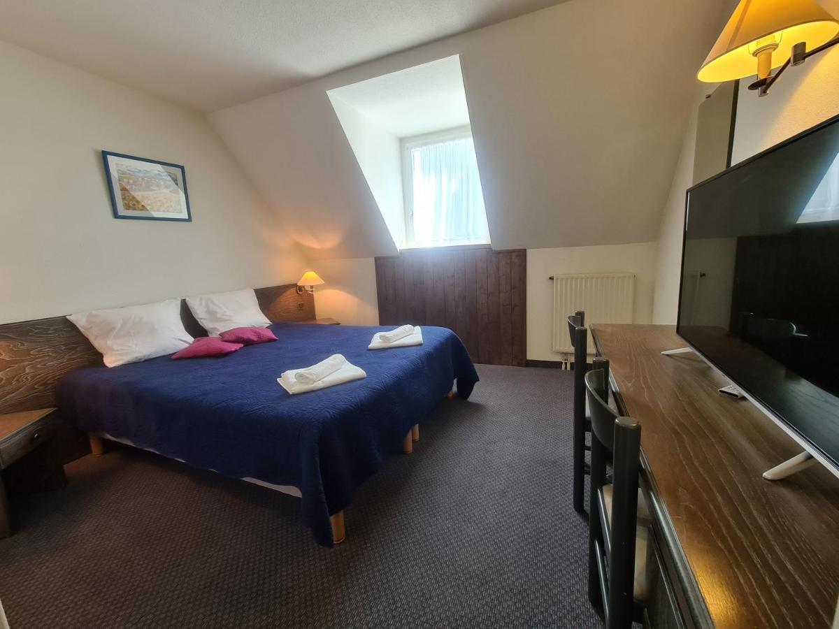 Hotel Le Montaigu ลูซ-แซ็ง-โซเวอร์ ภายนอก รูปภาพ