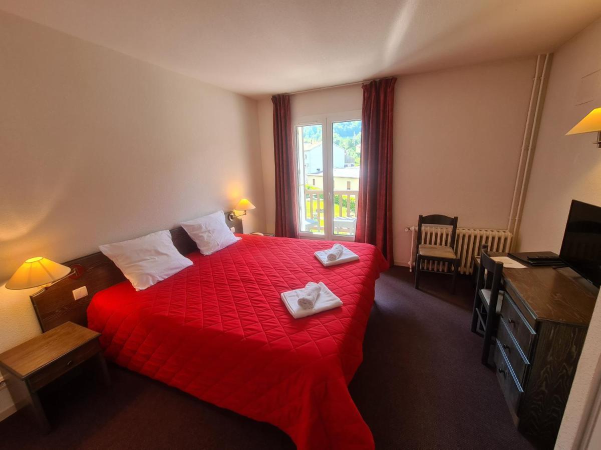 Hotel Le Montaigu ลูซ-แซ็ง-โซเวอร์ ภายนอก รูปภาพ