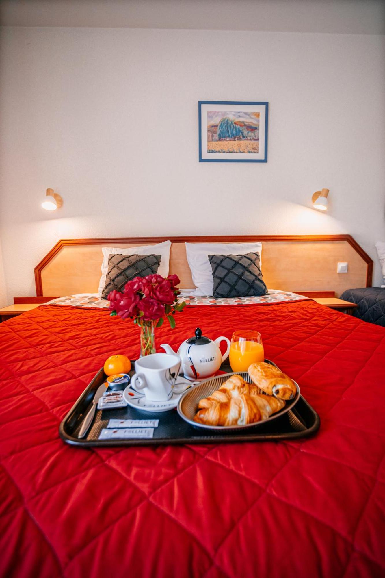 Hotel Le Montaigu ลูซ-แซ็ง-โซเวอร์ ภายนอก รูปภาพ