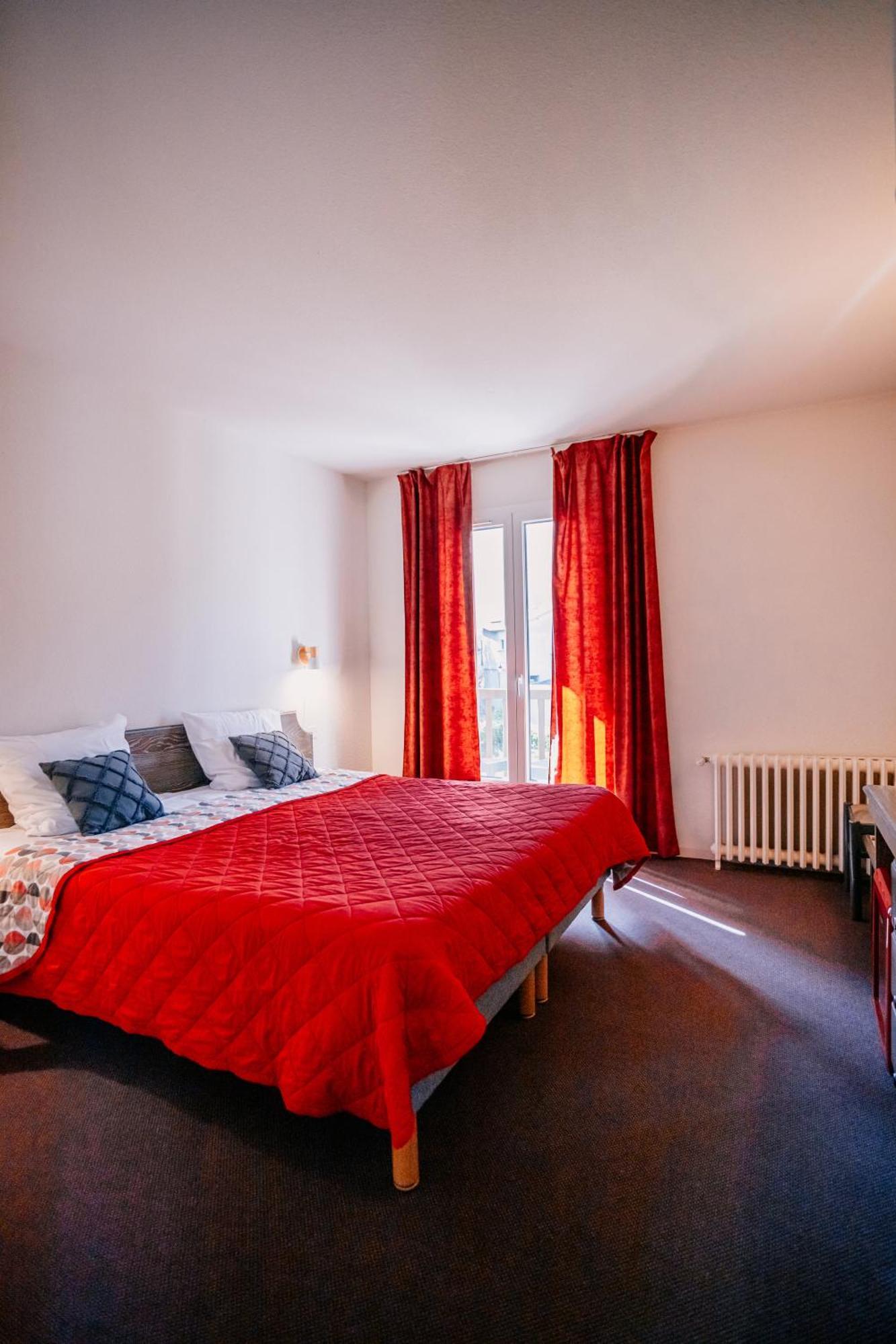 Hotel Le Montaigu ลูซ-แซ็ง-โซเวอร์ ภายนอก รูปภาพ